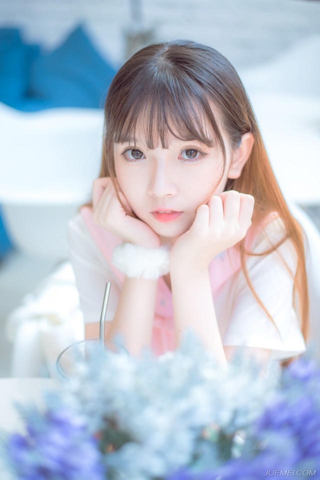 “不行也得行呐！”曹操闻言，苦涩一笑：“至少，刘备将王印留了下来，公达，你去一趟江东，告诉孙权，他们跟刘备之间的事情我不管，但也希望江东不要跑来招惹我们，现在我们要做的，是全力对付吕布，已经没能力再防备江东了，希望他能明白唇亡齿寒的道理。”